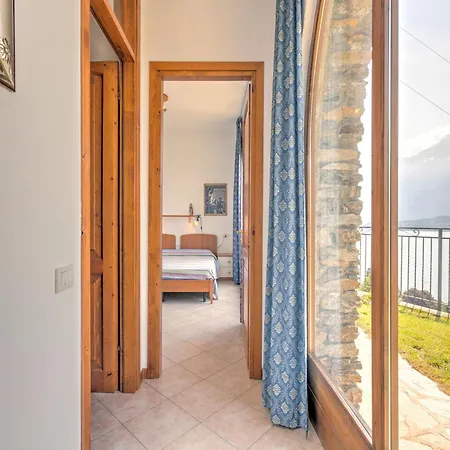 Apartment Climb, Cruise & Dine Como, Cleaning Included *