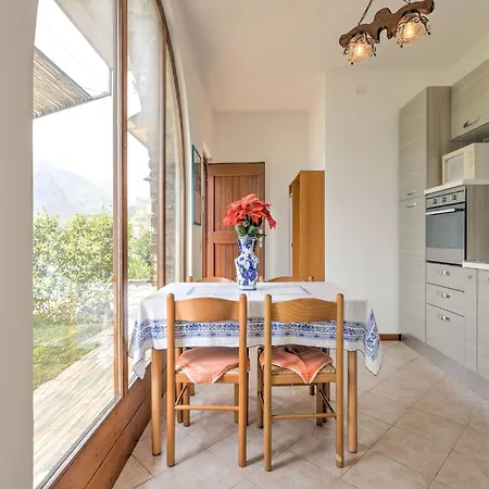 Apartment Climb, Cruise & Dine Como, Cleaning Included *