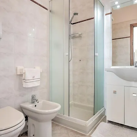 Apartment Climb, Cruise & Dine Como, Cleaning Included Gravedona