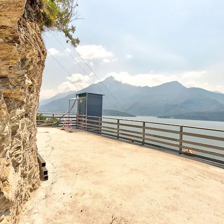 Climb, Cruise & Dine Como, Cleaning Included Apartment *